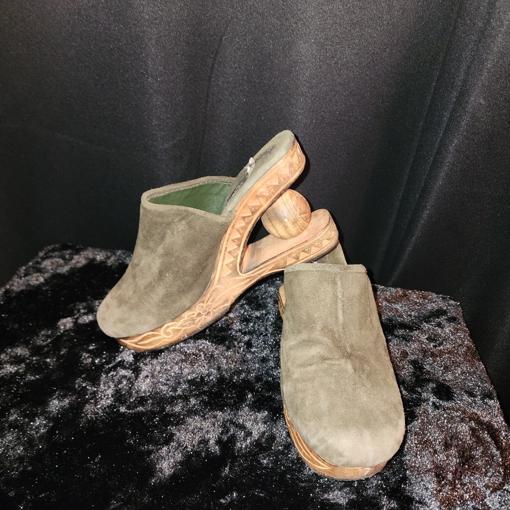Cha Cha Size 8 Green Slip on Wood Wedges Made in Indonesia